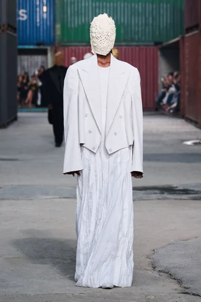 Look 17